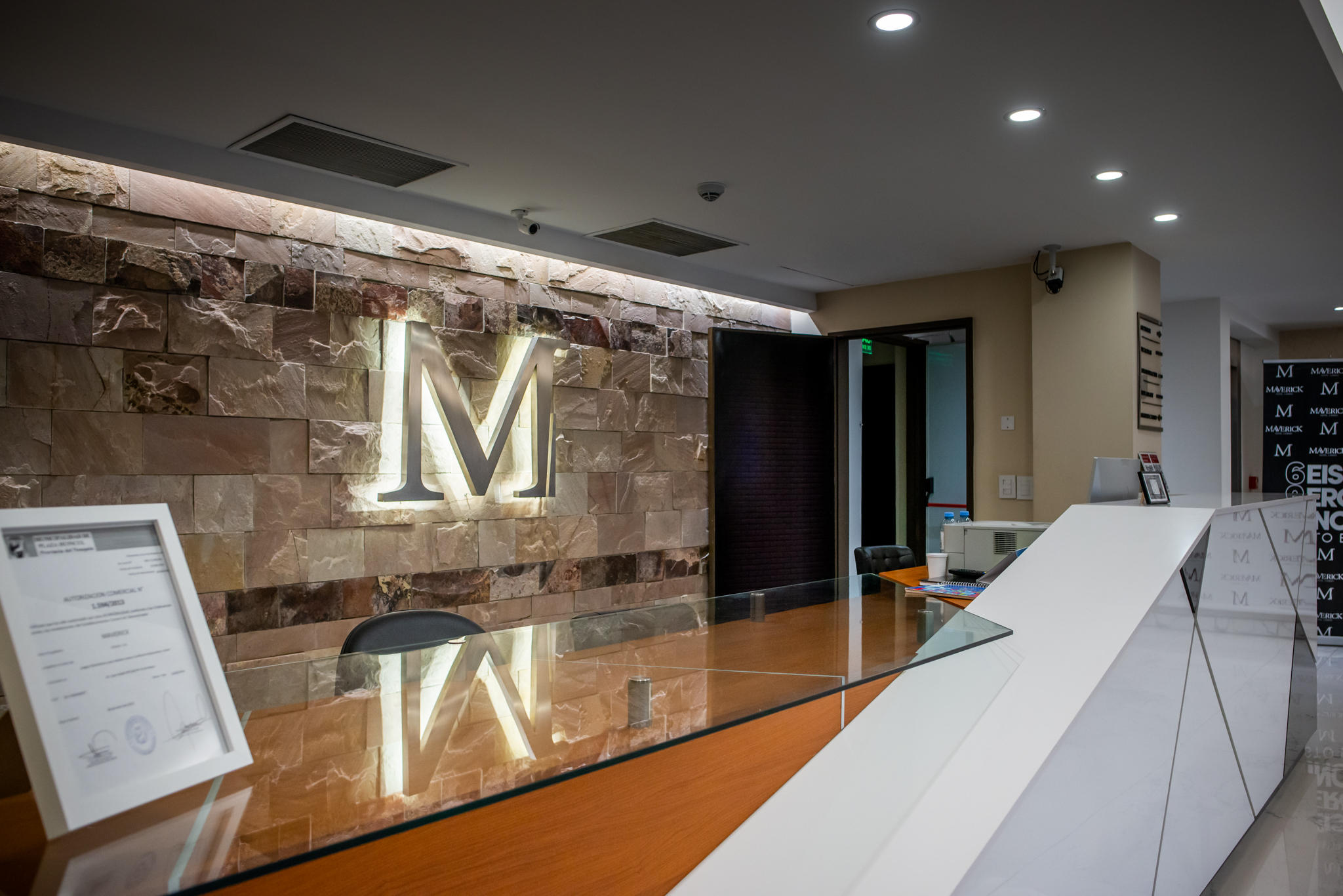 contacto maverick casino hotel